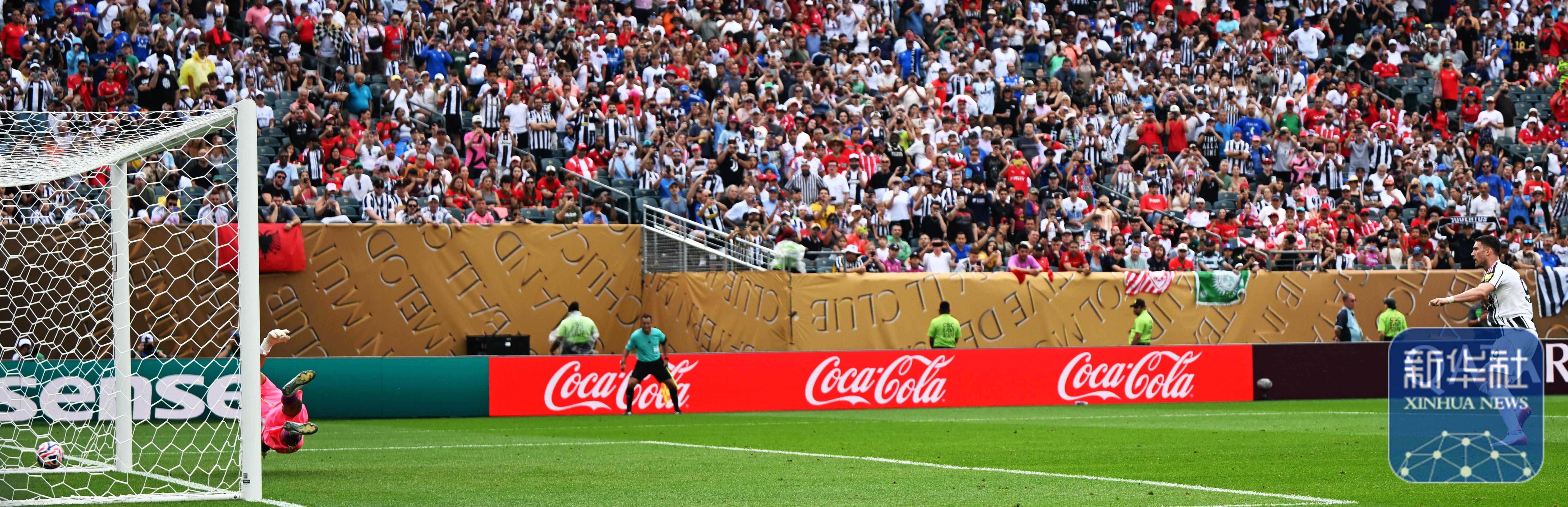互动娱乐-尤文主场大捷，球员赛后激动庆祝胜利，来源你们服务信息那么.-互动娱乐